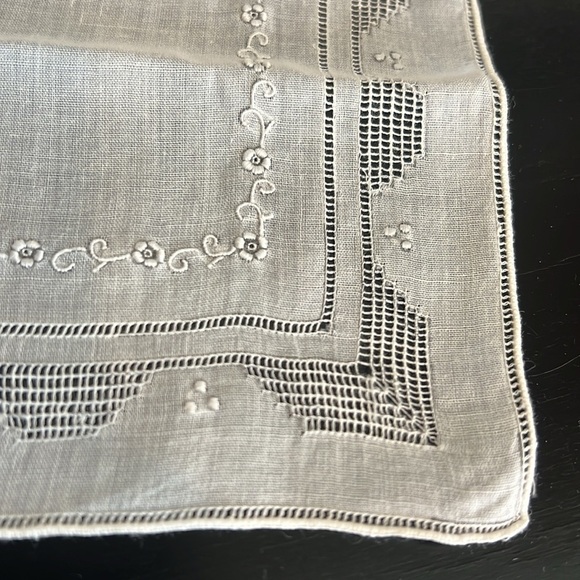 Vintage Handkerchiefs, bundle of 10. Very delicate hand embroidery, cotton - Picture 14 of 16